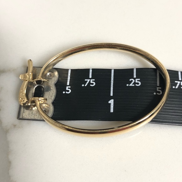 18k Gold Filled Oval Hoop Earrings - Picture 5 of 5